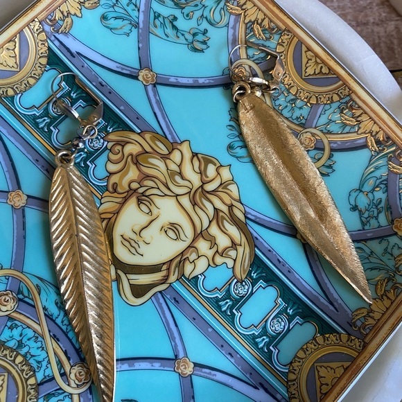 French hook long gold tone feather leaf earrings - Picture 6 of 8